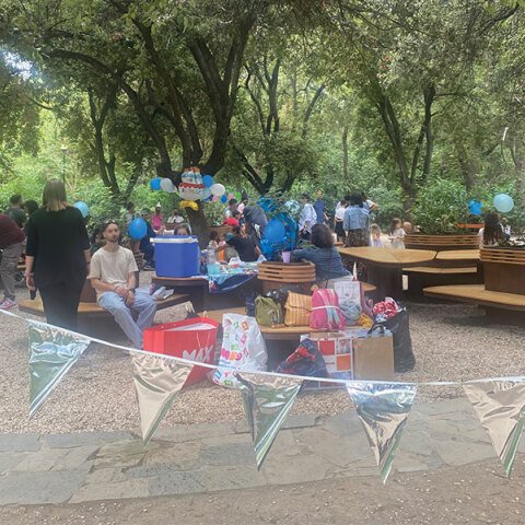 Σε βλέπω να γιορτάζεις στο πάρκο