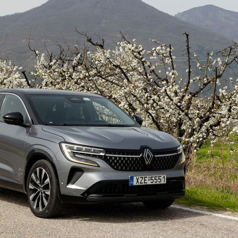 Το Renault Austral «φλερτάρει» με τις οικογένειες και τους λάτρεις της άνεσης και των χώρων