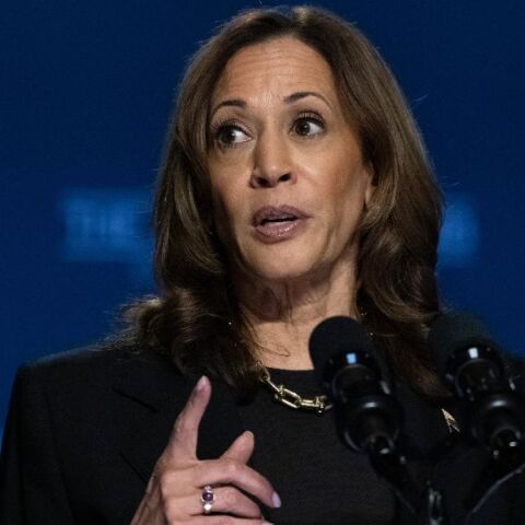 H Χάρις επιτίθεται στον αντίπαλό της Τραμπ στο αγαπημένο του πεδίο, το θέμα της μετανάστευσης