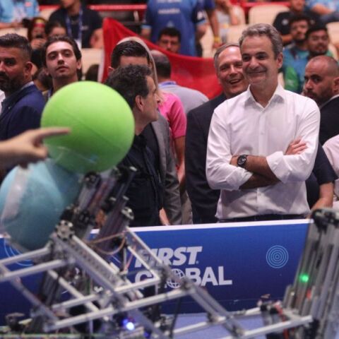Ο Κ. Μητσοτάκης στον διαγωνισμό Ρομποτικής «First Global Challenge» στο ΣΕΦ