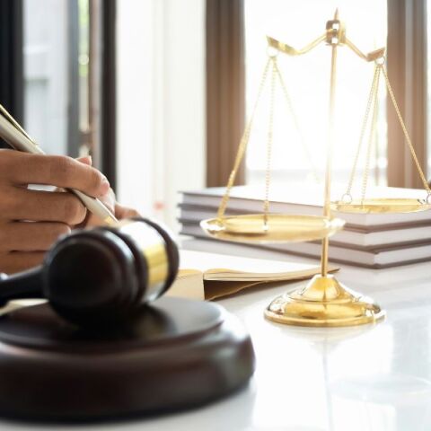 Θεσσαλονίκη: Κοινωφελή εργασία για 18χρονο που ξυλοκόπησε με φίλους του 17χρονο αναγκάζοντας τον να παραδεχθεί ότι δήθεν βίασε ανήλικη - Τι υποστήριξε 