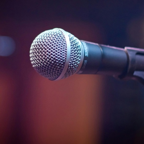 Το ελληνικό πολιτικό τραγούδι ζει και βασιλεύει