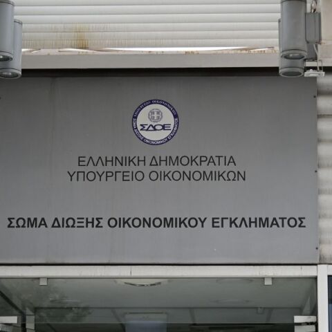 Οι ελεγκτές του ΣΔΟΕ εντόπισαν εταιρείες με σοβαρές φορολογικές παραβάσεις και διενέργεια λαθρεμπορίου - Αναλυτικά οι υποθέσεις.