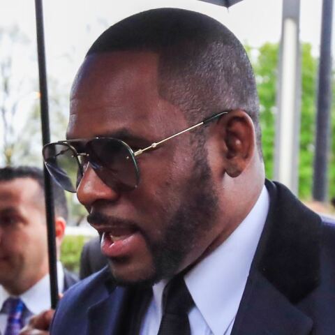 Ο R. Kelly μεταφέρθηκε εσπευσμένα στο νοσοκομείο μετά από υπερβολική δόση ναρκωτικών στη φυλακή