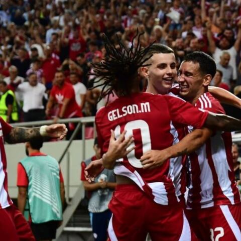 Οι παίκτες του Ολυμπιακού μετά από τη νίκη επί της Μπράγκα