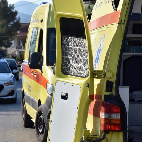 Ασθενοφόρο και περιπολικό