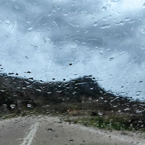 Με βροχές, καταιγίδες και πτώση της θερμοκρασίας ο καιρός τη Δευτέρα