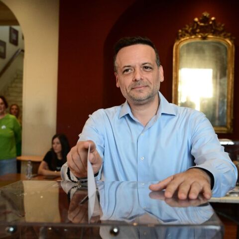 ΕΚΛΟΓΕΣ ΓΙΑ ΤΗΝ ΑΝΑΔΕΙΞΗ ΠΡΟΕΔΡΟΥ ΤΟΥ ΠΑΣΟΚ-ΚΙΝΗΜΑΤΟΣ ΑΛΛΑΓΗΣ / ΨΗΦΟΦΟΡΙΑ ΑΠΟ ΤΟΝ ΥΠΟΨΗΦΙΟ ΠΡΟΕΔΡΟ ΧΑΡΗ ΔΟΥΚΑ (ΤΑΤΙΑΝΑ ΜΠΟΛΑΡΗ/EUROKINISSI)