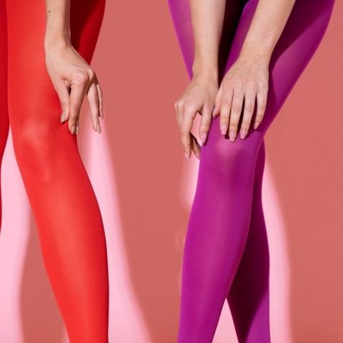 Ιδιαίτερα χρώματα και μοτίβα καλσόν: Τα σχέδια που ξεχωρίσαμε στην αγορά