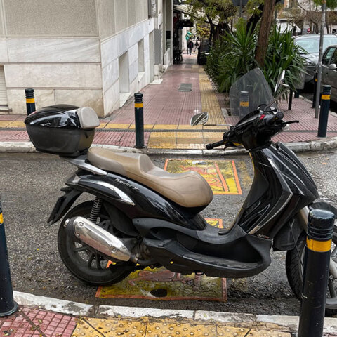 Πώς ο Δήμος Αθηναίων ενθαρρύνει το παράνομο παρκάρισμα