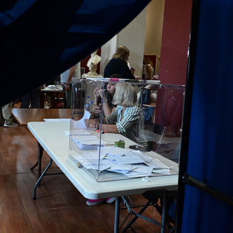 Εκλογές στο ΠΑΣΟΚ, πάρτι στο Μαξίμου