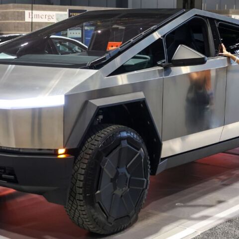 Το Cybertruck της Tesla πιθανώς ακατάλληλο για να οδηγηθεί στην Ευρώπη - Ανησυχίες για τη συμβατότητά του με τους κανόνες οδικής ασφάλειας