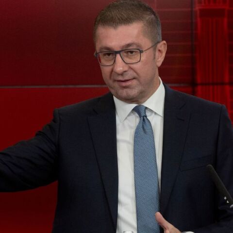 Βόρεια Μακεδονία: Υπεγράφη η συμφωνία για τη λήψη δανείου 500 εκατομμυρίων ευρώ από την Ουγγαρία - Στενές οι σχέσεις Μίτσκοσκι - Όρμπαν.