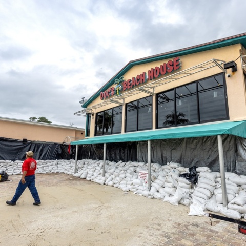 Η Φλόριντα προετοιμάζεται για το χτύπημα του κυκλώνα Μίλτον