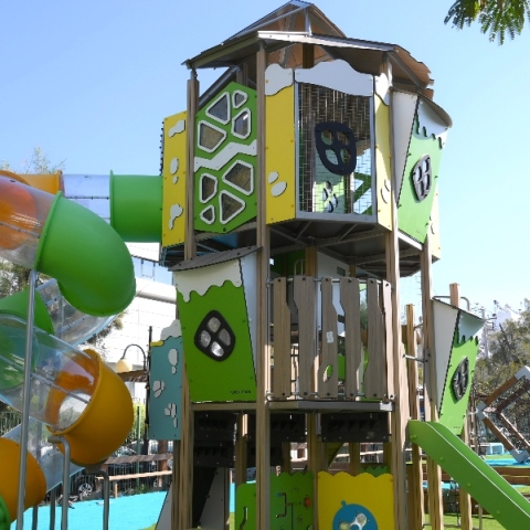 Μια νέα παιδική χαρά που μοιάζει με μικρή πόλη στο Ελληνικό 