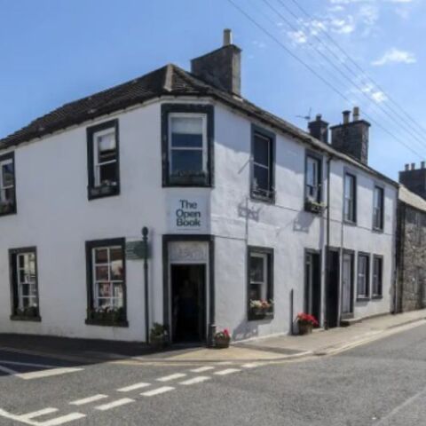 Διακοπές σε βιβλιοπωλείο μέσω Airbnb 