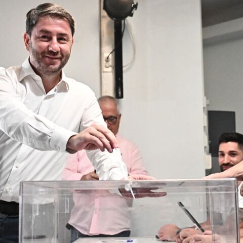Εκλογές ΠΑΣΟΚ: Ψήφισε στο Ίλιον ο Νίκος Ανδρουλάκης - Το μήνυμά του «για τη μεγάλη, προοδευτική Δημοκρατική Παράταξη που θα ανταποκριθεί στις νέες προσδοκίες»