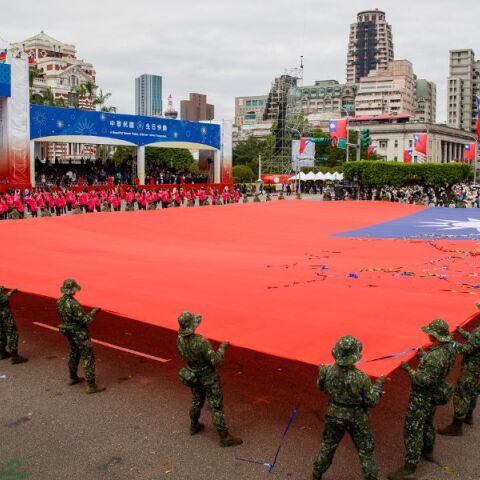 Η Ταϊβάν σε κατάσταση συναγερμού, κινεζικό αεροπλανοφόρο εντοπίστηκε νότια της νήσου - Το Πεκίνο εντείνει τη στρατιωτική και πολιτική πίεση