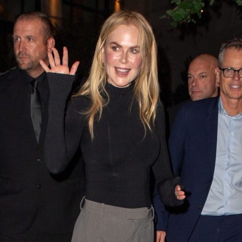 Η Νικόλ Κίντμαν σε μια εξαιρετικά αμήχανη στιγμή με τη Σάλμα Χάγιεκ 