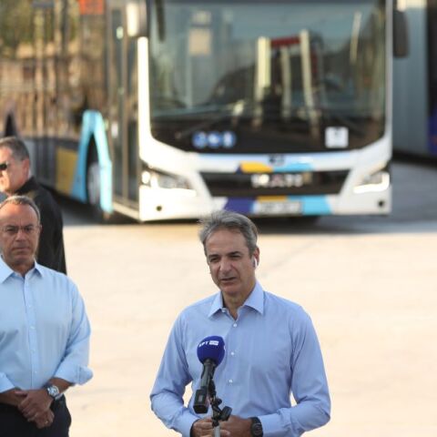 Κυριάκος Μητσοτάκης για τα 35 νέα λεωφορεία σε γραμμές της Αττικής: «Η ενίσχυση των δημόσιων συγκοινωνιών δεν είναι απλώς μια δέσμευση».