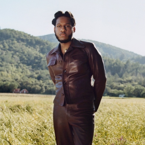 Leon Bridges: Επέστρεψε πιο προσωπικός από ποτέ με το άλμπουμ «Leon»