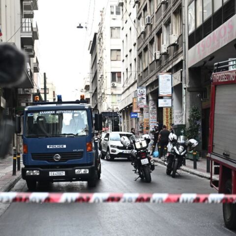 Προφυλακιστέος κρίθηκε μετά την απολογία του ο 39χρονος στο αυτοκίνητο του οποίου βρέθηκαν εκρηκτικά και ένα όπλο στο κέντρο της Αθήνας