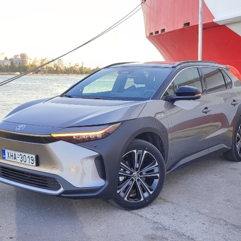 bZ4X: Αυτό είναι το πρώτο αμιγώς ηλεκτροκίνητο αυτοκίνητο της Toyota