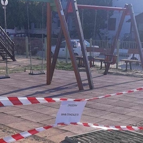 Πόρτα παιδικής χαράς έπεσε το κεφάλι παιδιού