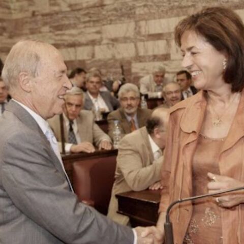 Σημίτης για Βάσω Παπανδρέου: Ήταν μια άξια γυναίκα, που τίμησε τις θέσεις που ανέλαβε