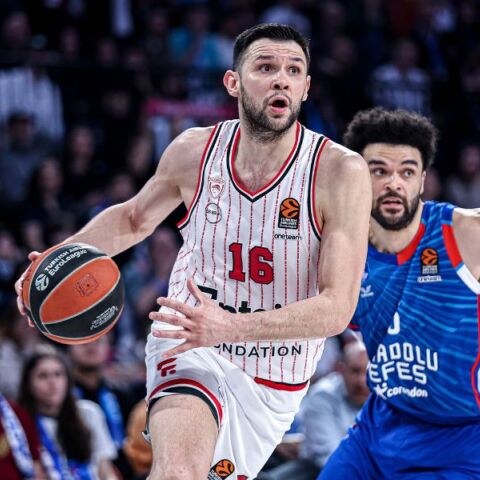 Ο Κώστας Παπανικολάου του Ολυμπιακού