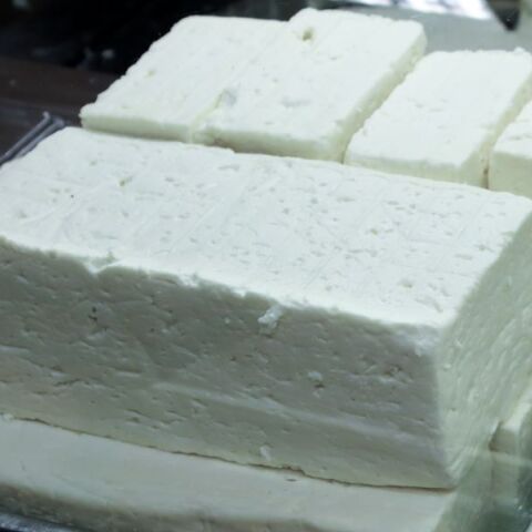 Γιατί αυξάνεται όλο και περισσότερο η τιμή της φέτας