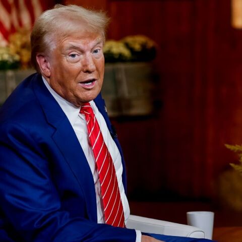 Τι προσπαθεί να κερδίσει ο Ντόναλντ Τραμπ με το μπαράζ προσβολών και τις χυδαιότητες;