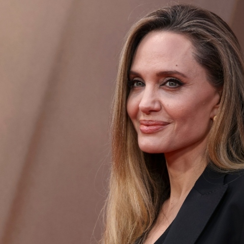 Τα ντροπιαστικά σχόλια για τον νέο σύντροφο της Τζολί 