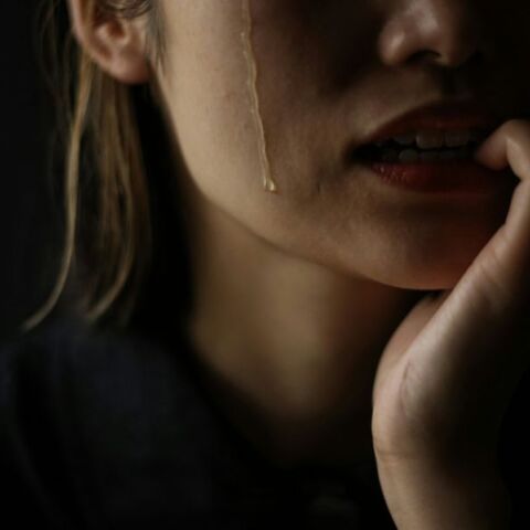 Ηράκλειο: Συνελήφθησαν ένας άνδρας και μια γυναίκα που εξέδιδαν 25χρονη - Την εγκατέλειψαν τραυματισμένη στον δρόμο - Οδηγούνται στον εισαγγελέα. 