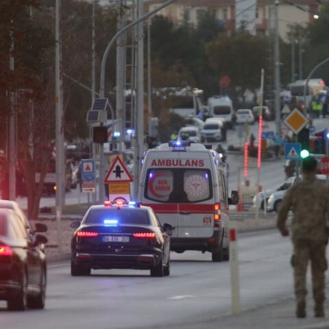 Τουρκία: Ταυτοποιήθηκε ο ένας από τους δράστες της τρομοκρατικής επίθεσης στην Αεροδιαστημική Βιομηχανία ΤUSAS - Επιστρέφουν στην Άγκυρα Ερντογάν και Οζέλ.