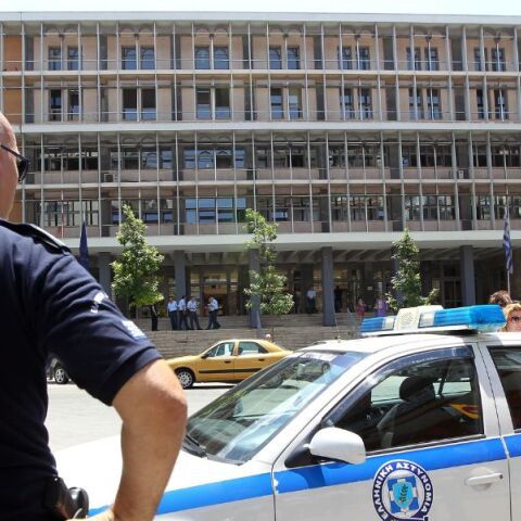 Θεσσαλονίκη: Καταδικάστηκε «Θεματοφύλακας του Συντάγματος» που έκανε περιπολίες με ΙΧ - Ο 50χρονος χαρακτήρισε «παράνομη» τη σύλληψή του.