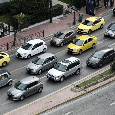 Οχήματα σε δρόμο της Αθήνας