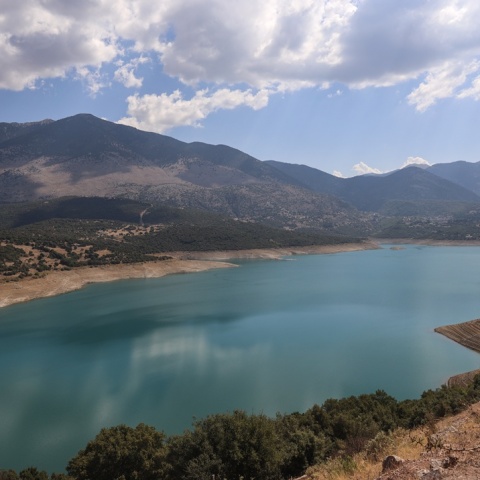 Τεχνητή λίμνη Μόρνου