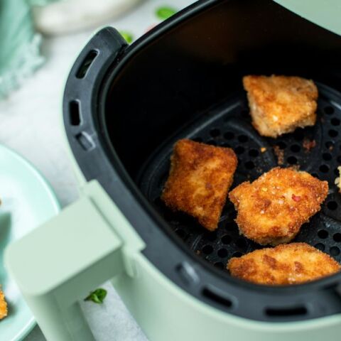 Αυτά που δεν πρέπει να βάλουμε μέσα στο air fryer 