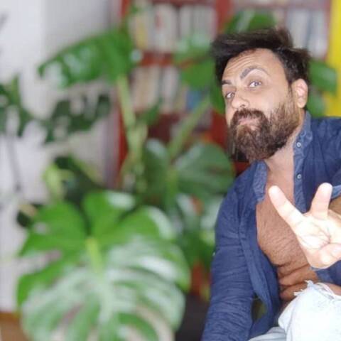 Συναντήσεις στα Εξάρχεια | Η «γυμνή αλήθεια» του Νικόλα Φραγκιουδάκη