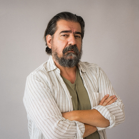 Κερδίστε 20 διπλές προσκλήσεις για τον Caveman στο θέατρο Αργώ