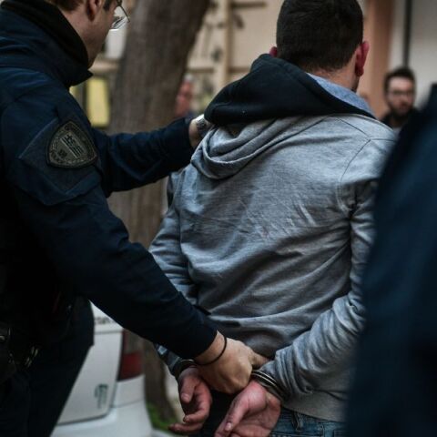 Κουκάκι: Σε 6 χρόνια καταδικάστηκαν οι καταληψίες που πετούσαν τσιμεντόλιθους σε αστυνομικούς - Οι ποινές θα ήταν βαρύτερες αν είχαν δικαστεί με τον νόμο Φλωρίδη