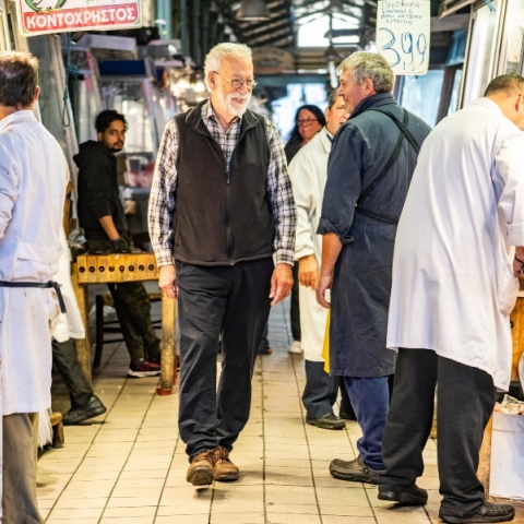 Αργύρης Μπακιρτζής: Συνέντευξη για το θεατρικό έργο «Η δημοπρασία» του Σταύρου Τσιώλη, τους Χειμερινούς Κολυμβητές, τη ζωή του.