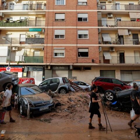 Ισπανία: Ψάχνουν επιζώντες μέσα στις λάσπες - Λιγοστεύουν οι ελπίδες 