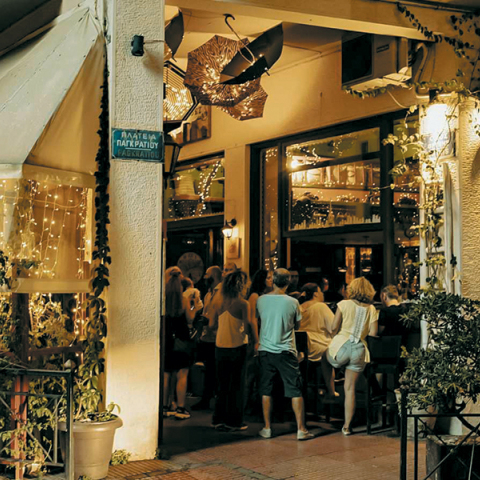 Medez Cafe & Bar: Το αγαπημένο στέκι του Παγκρατίου