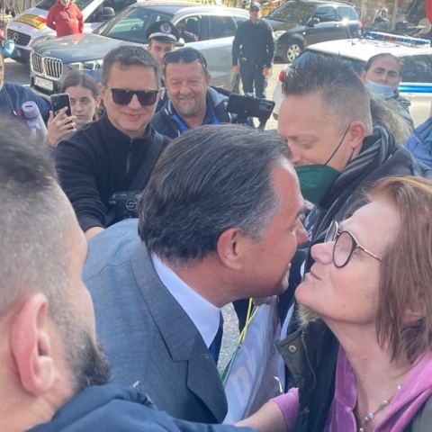 ΠΑΜΕ: Δεν ήταν δική μας η διαδηλώτρια που φίλησε τον Γεωργιάδη