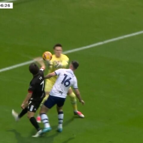 Απέφυγε τον τερματοφύλακα με κίνηση βόλεϊ και στη συνέχεια σκόραρε