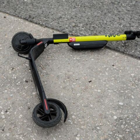 Δωδεκάχρονος με πατίνι παρασύρθηκε από ΙΧ στη Μεσογείων