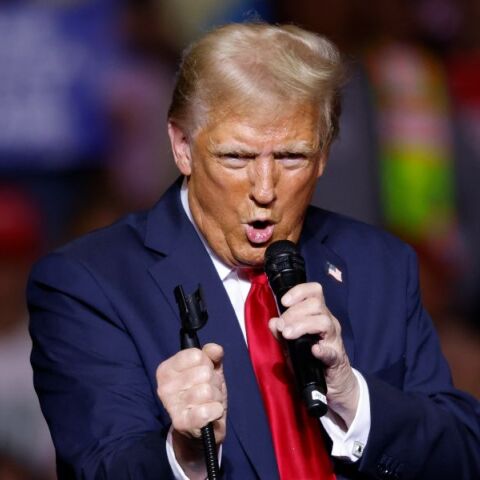 Κακό μικρόφωνο! Η βλάβη που εξόργισε τον Τραμπ 