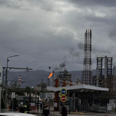 Τουρκία: Δώδεκα τραυματίες από την έκρηξη στα διυλιστήρια Tupras στη Νικομήδεια - Σε μια από τις μεγαλύτερες βιομηχανικές μονάδες της χώρας. 